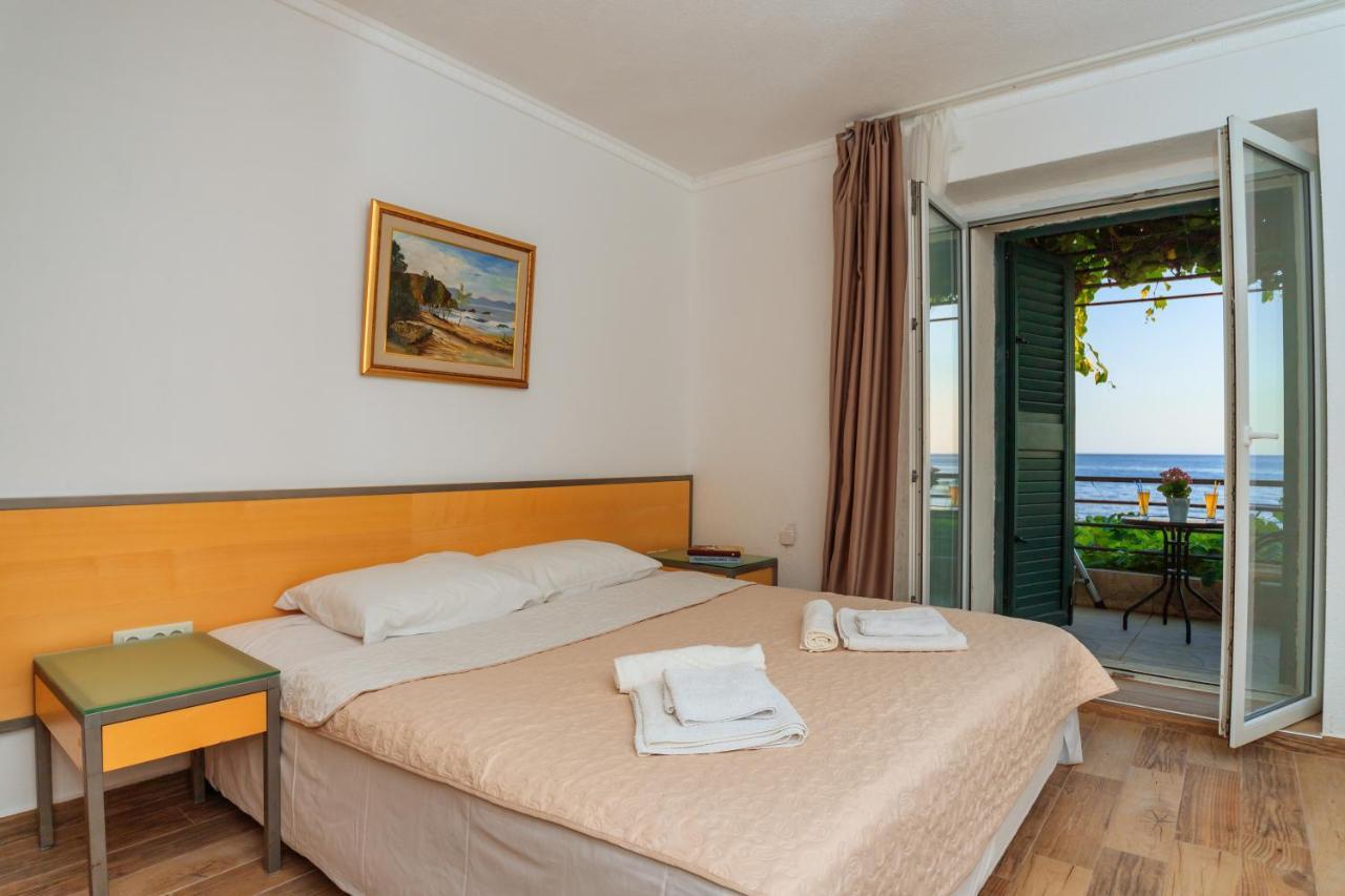 Hotel Savojo Petrovac Eksteriør billede