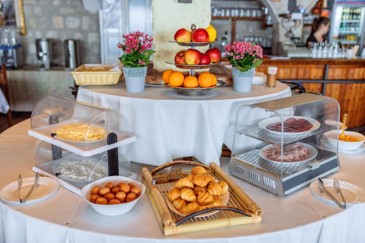 Hotel Savojo Petrovac Eksteriør billede