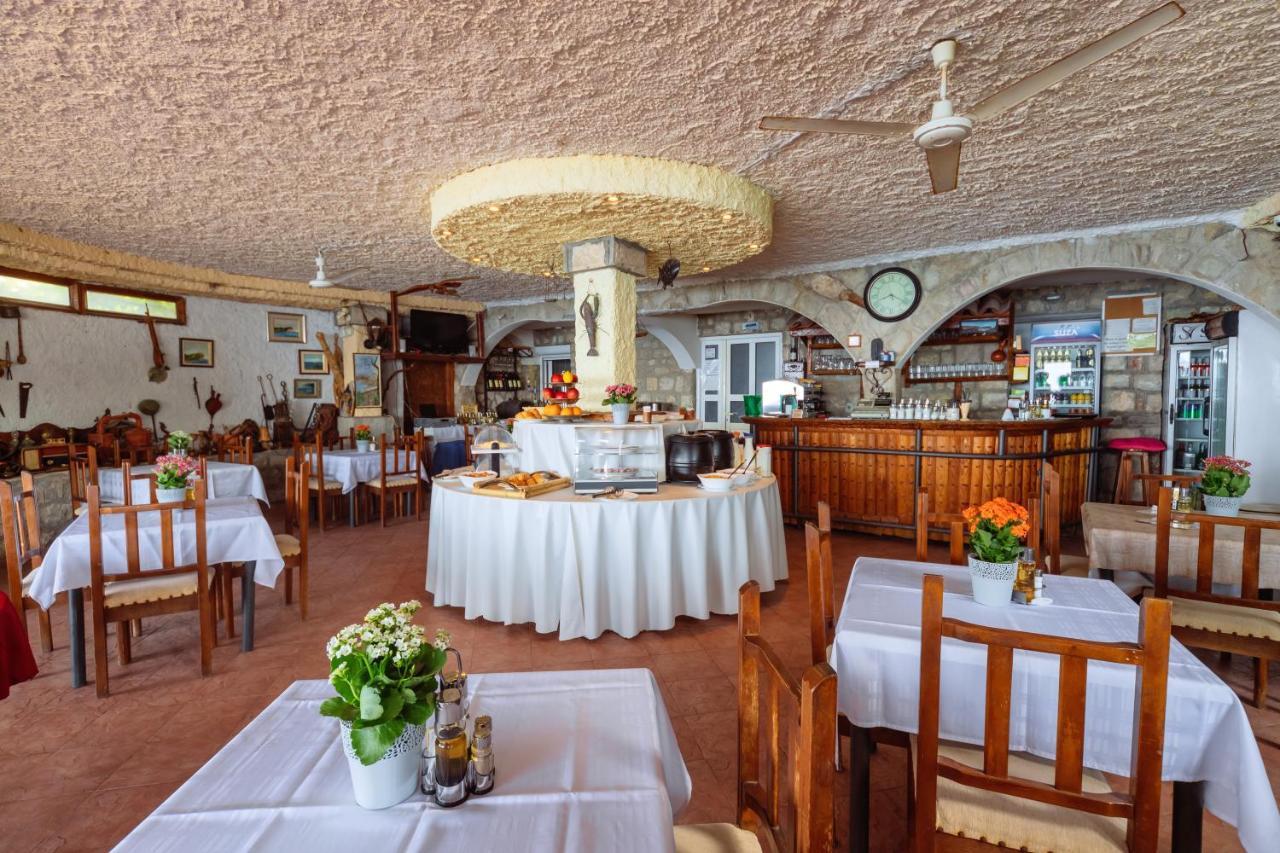 Hotel Savojo Petrovac Eksteriør billede