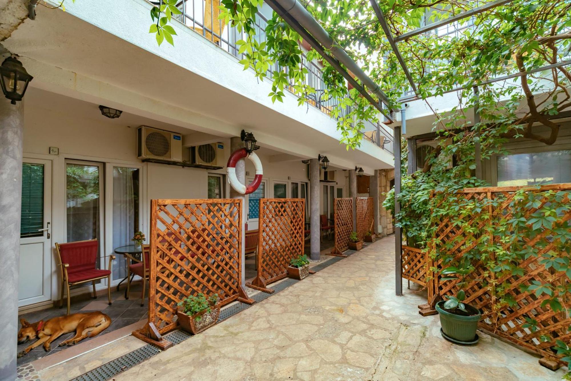 Hotel Savojo Petrovac Eksteriør billede
