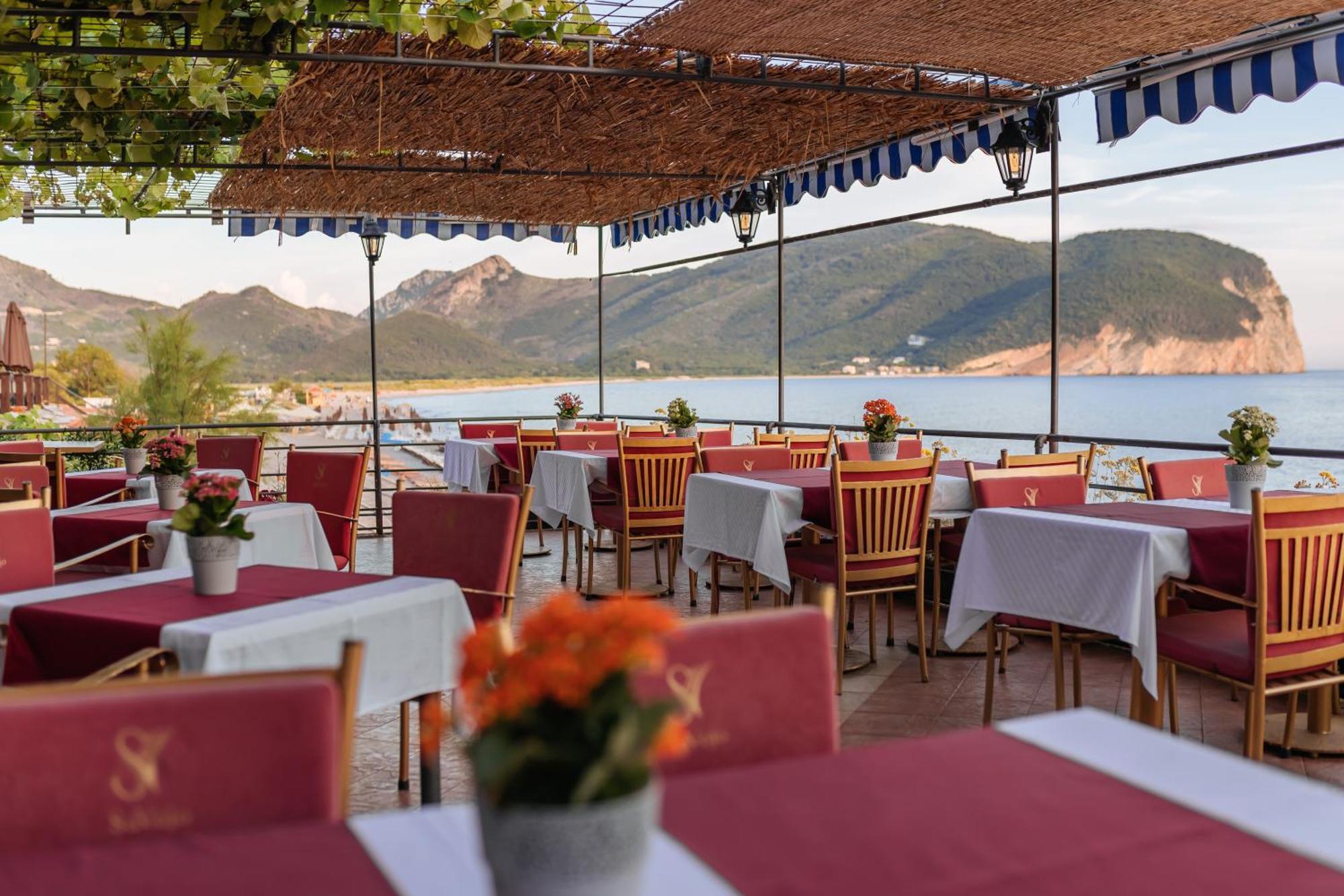 Hotel Savojo Petrovac Eksteriør billede